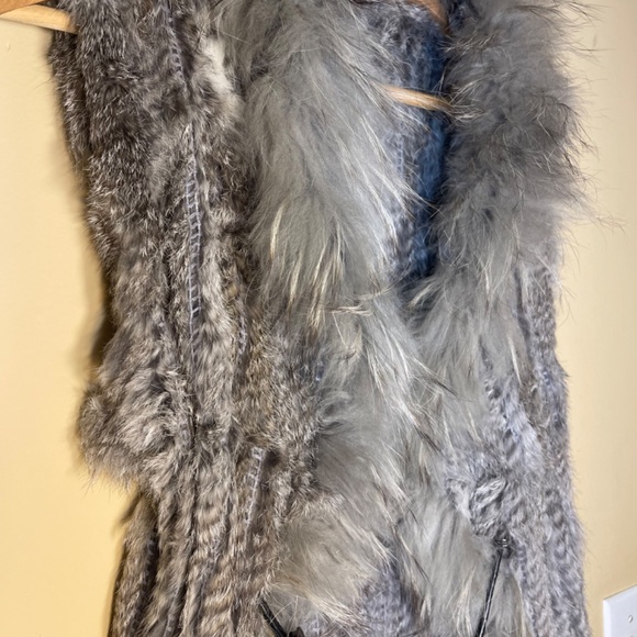 Gray brown Fur Trim Vest - Picture 3 of 6